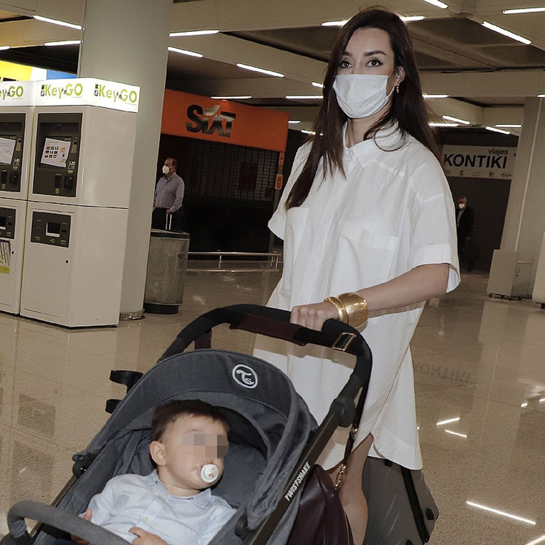 Adara Molinero regresa a Palma de Mallorca con su hijo Martín