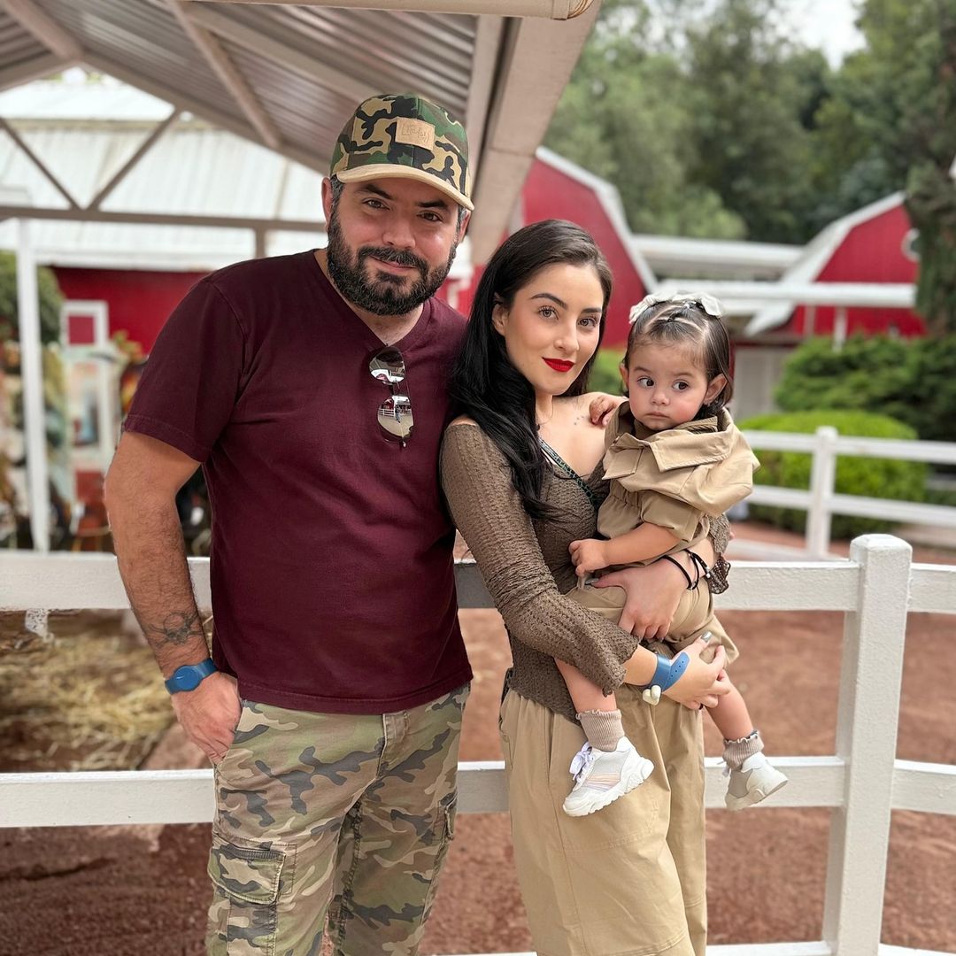 Tessa, hija de José Eduardo Derbez, protagoniza las fotos más tiernas en su visita a una granja