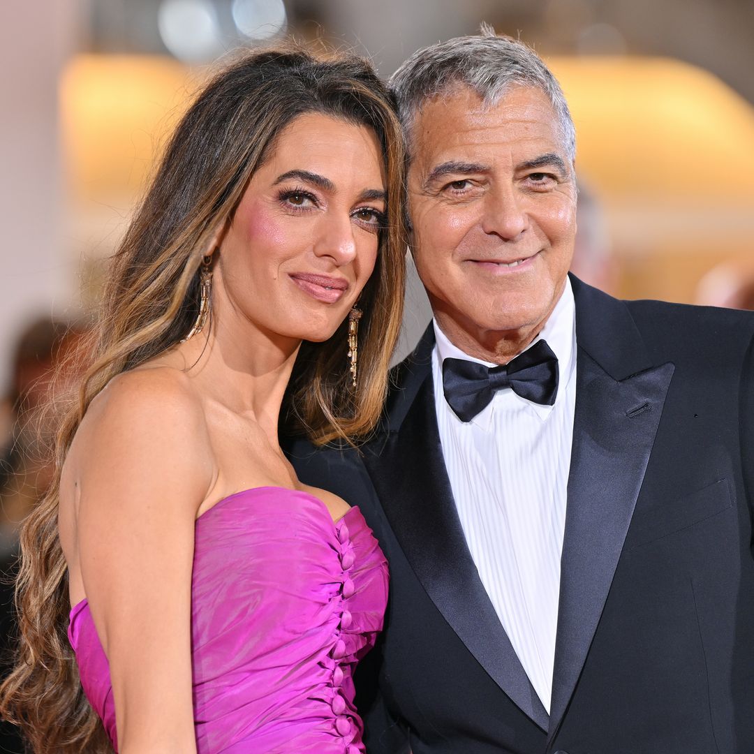 George y Amal Clooney evacúan su finca francesa con sus gemelos