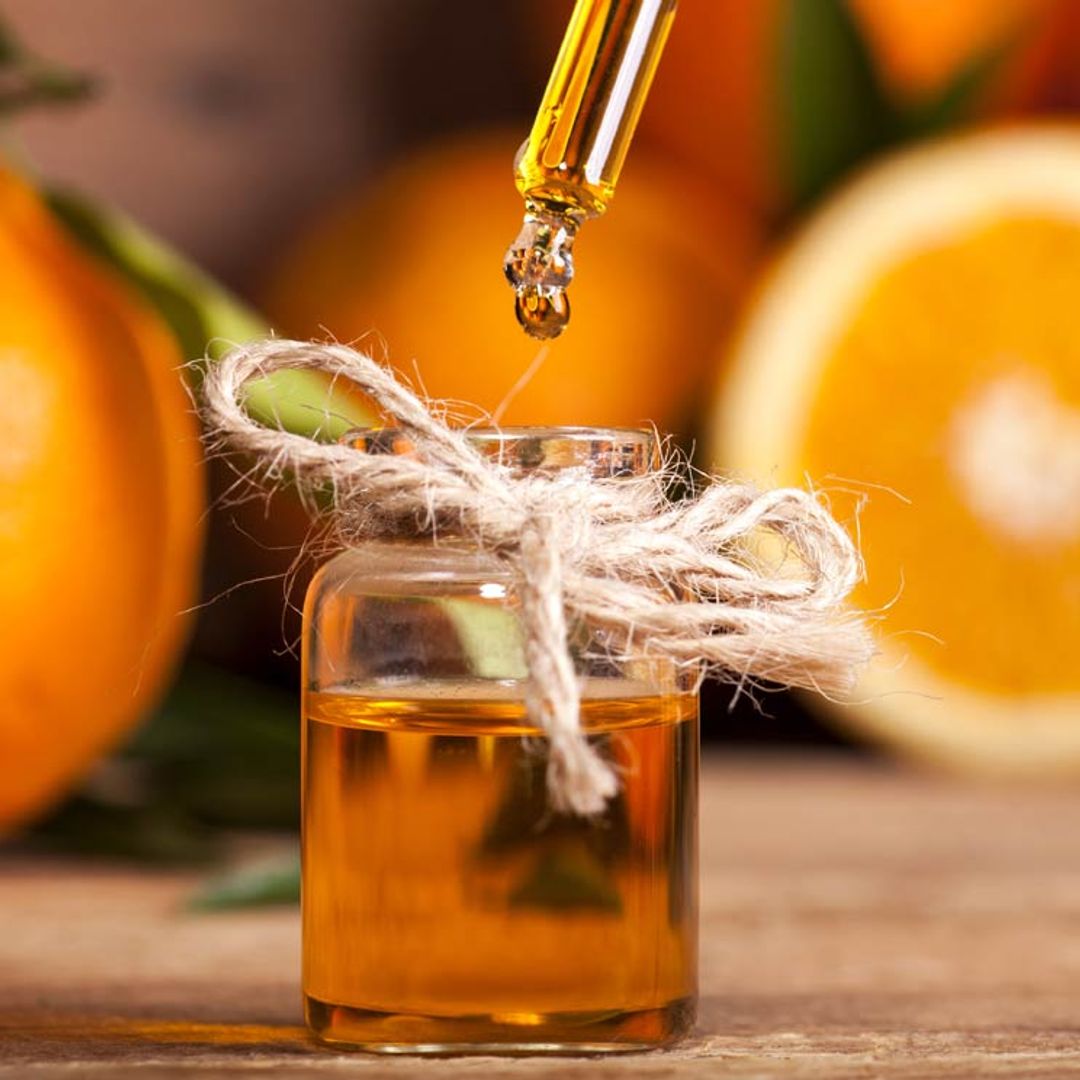 Estos 5 aceites esenciales aliviarán el dolor de cabeza que provoca la COVID-19