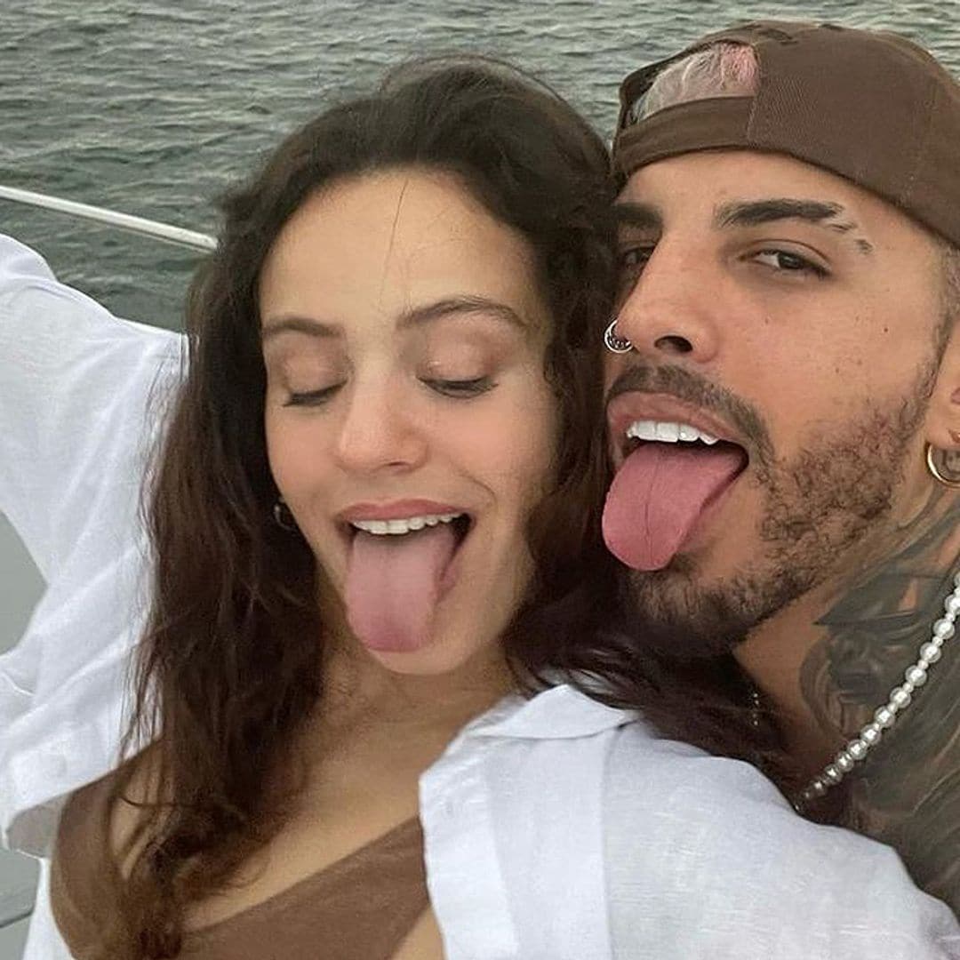 ¡'Me gusta todo de ti'! Rauw Alejandro y Rosalía se funden en un apasionado beso