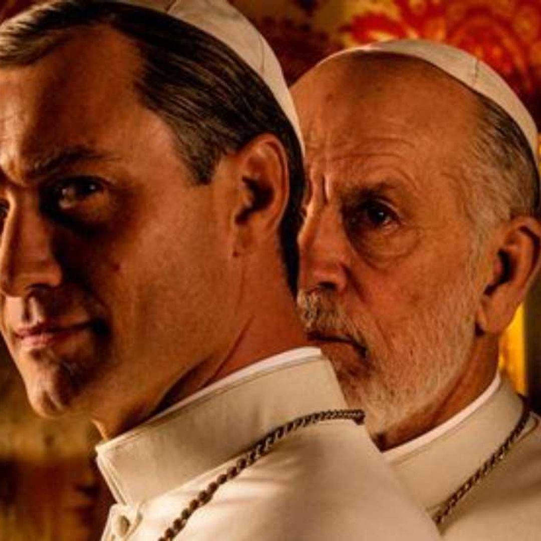 Jude Law, que nos enamoró en Navidad con 'The Holiday', vuelve convertido en santo en 'The new Pope'