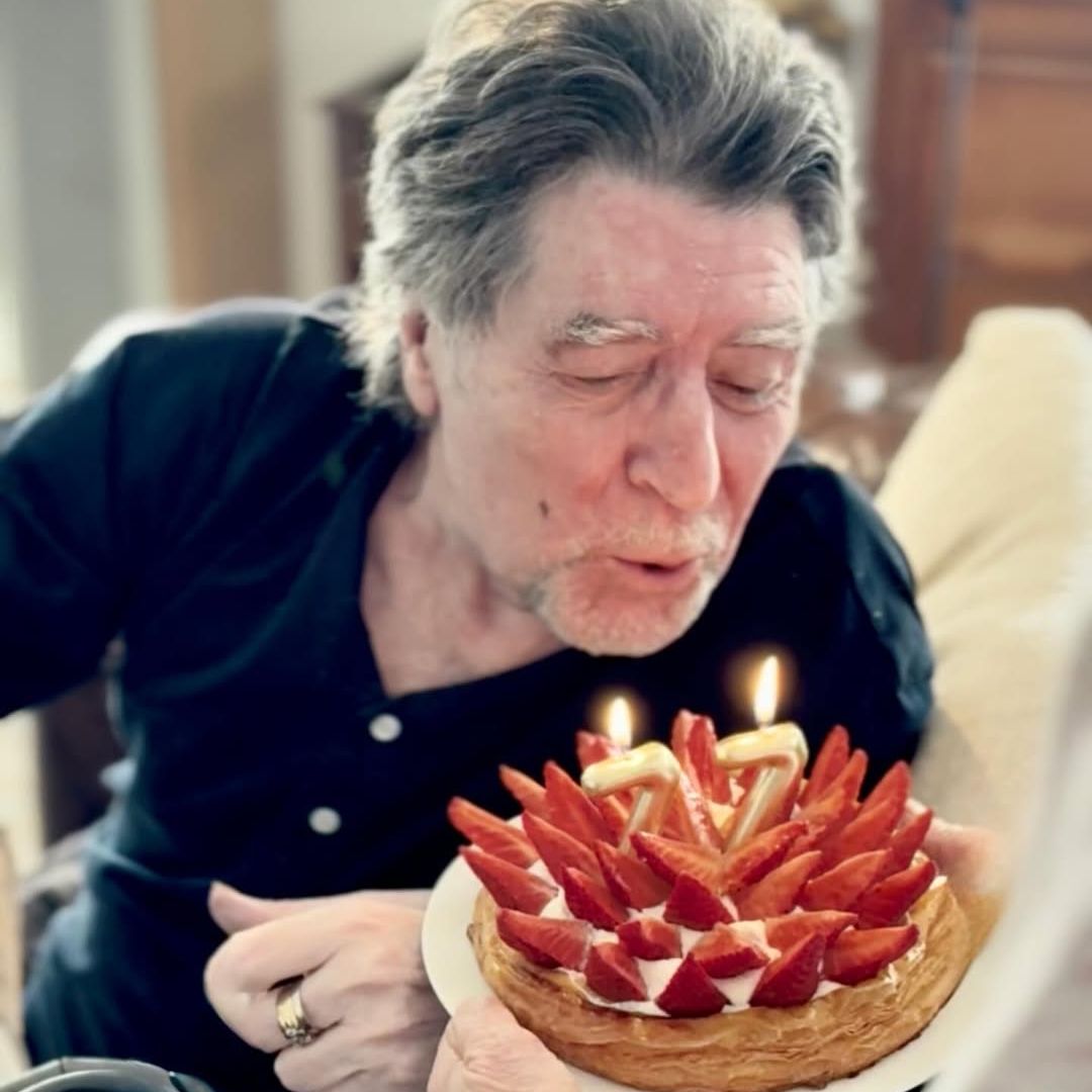 Joaquín Sabina celebra su 77 cumpleaños, por primera vez jubilado y rodeado del cariño de los suyos