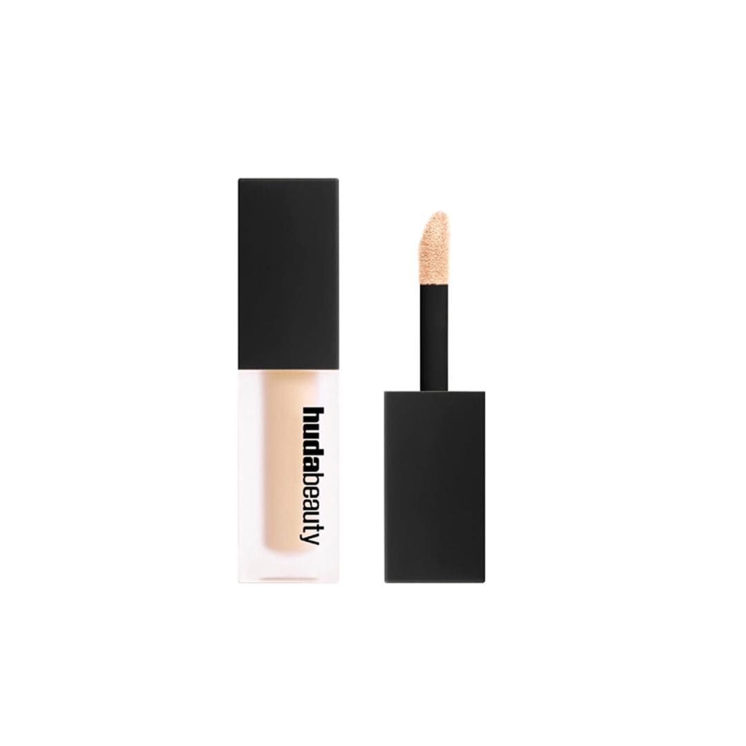 Mini #FauxFilter Luminous Matte Liquid Concealer, de Huda Beauty (17 euros), es un corrector de cobertura media a alta sin perfumes y gran duración que proporciona un acabado mate natural luminoso y que ahora está disponible en un versión mini. 