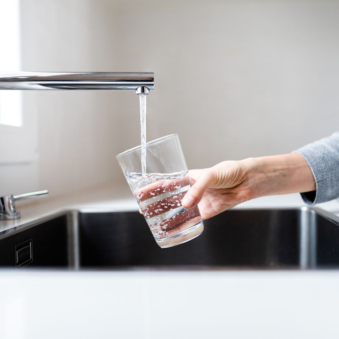 El mejor filtro de agua para grifo con el que ganar en salud y ahorrar dinero