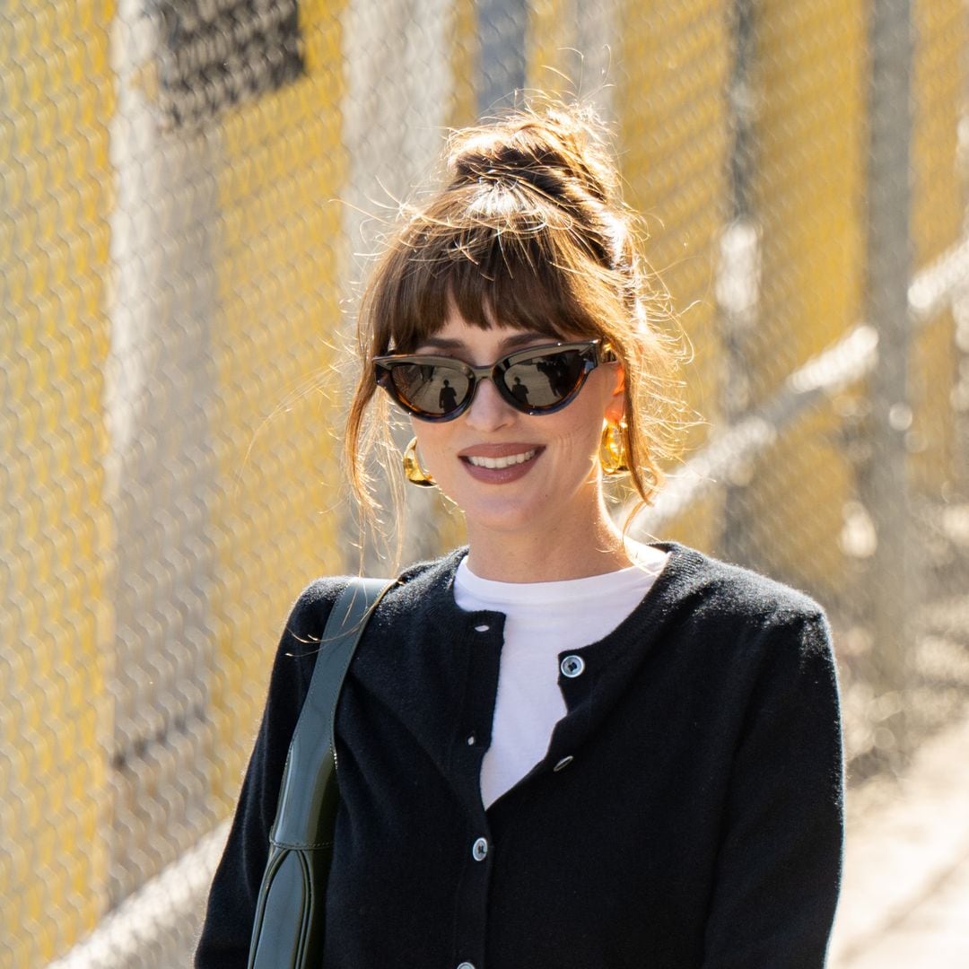 Dakota Johnson tiene el 'look' perfecto para un día de lluvia