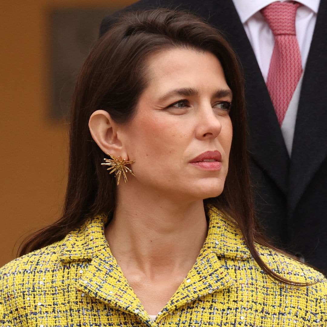 Carlota Casiraghi desafía la mala suerte con unos maxipendientes de impacto y guiño a Penélope Cruz