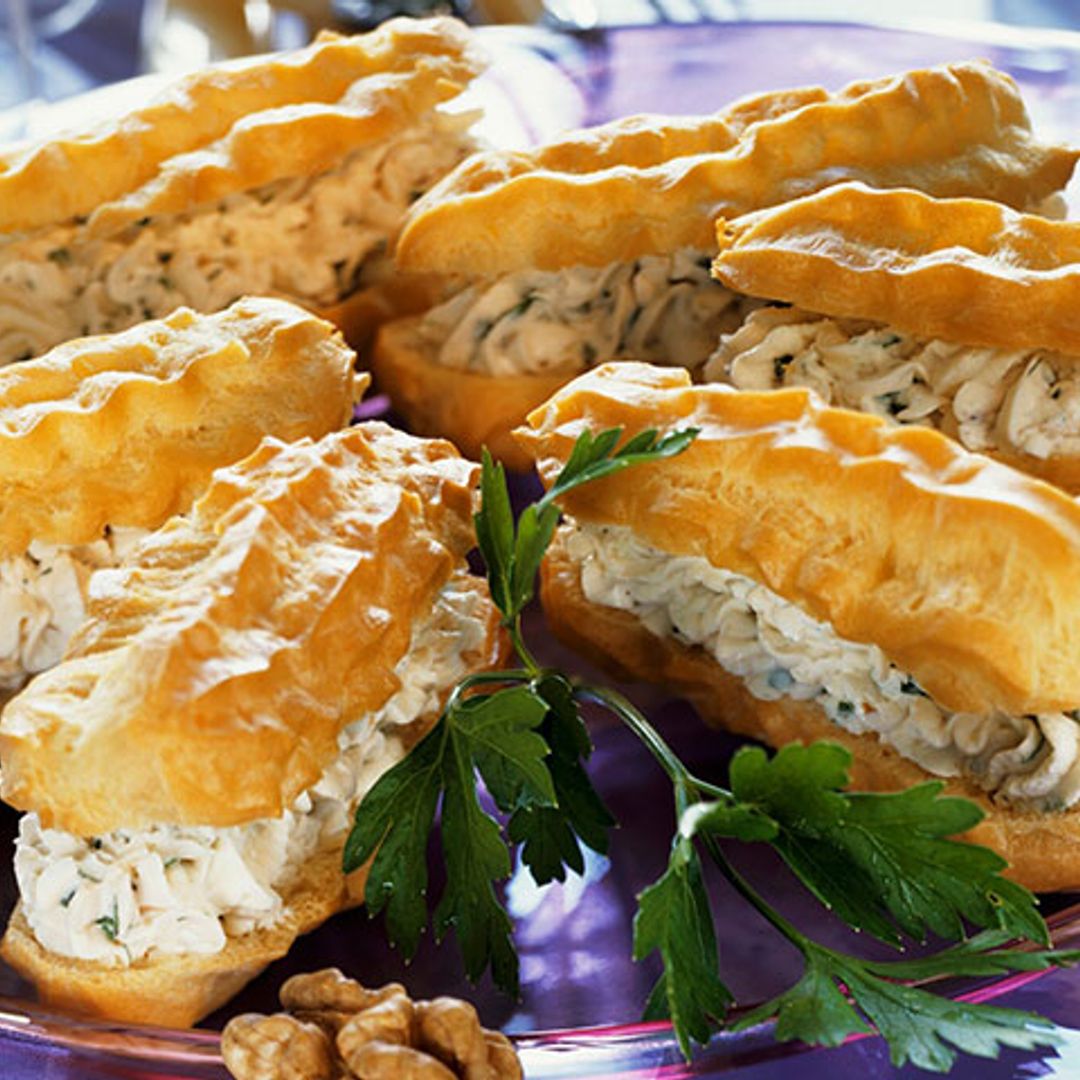 'Éclairs' con crema de queso y nueces