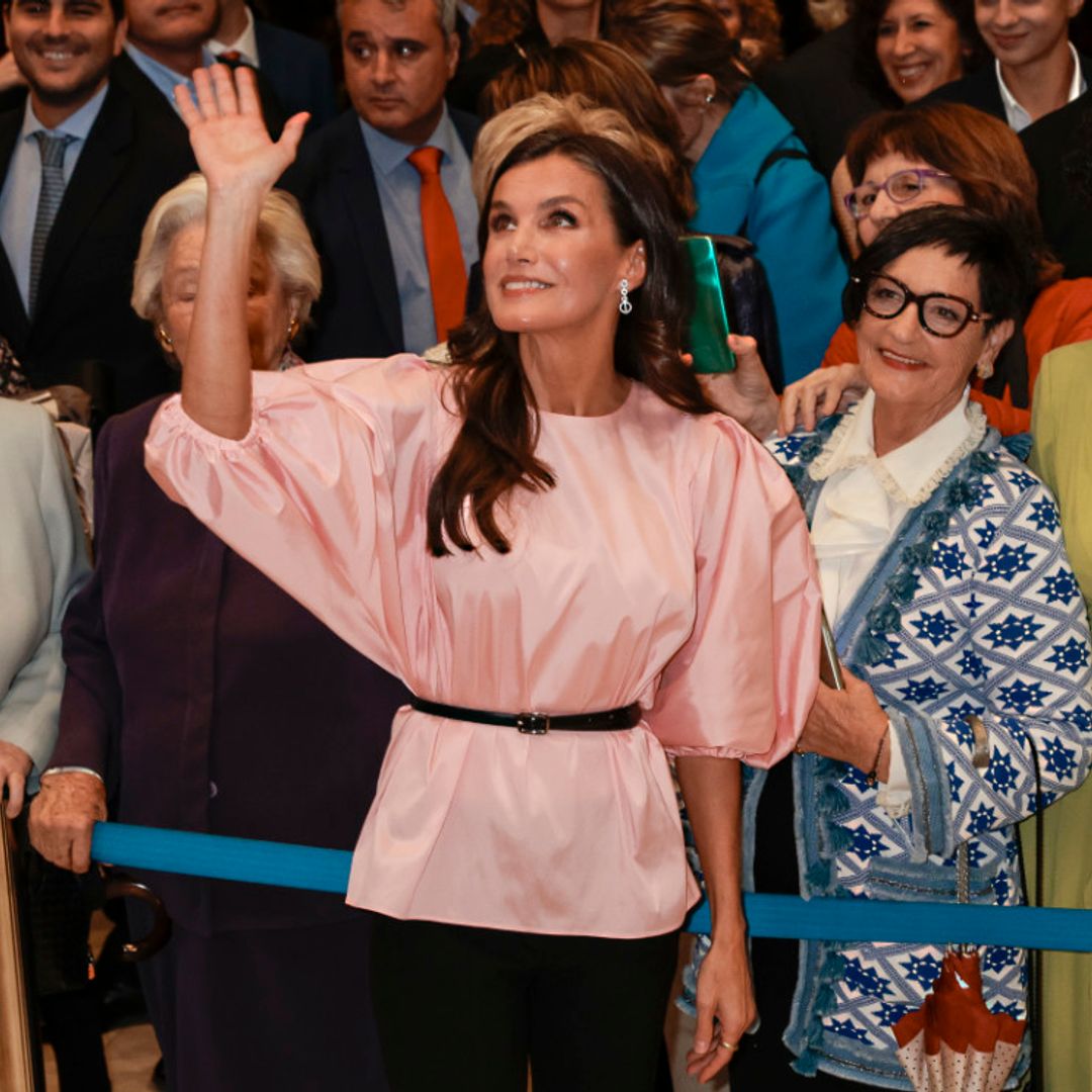 Foto a foto: del espectacular recibimiento a los Reyes a la sonrisa inmensa de doña Letizia en su Oviedo natal