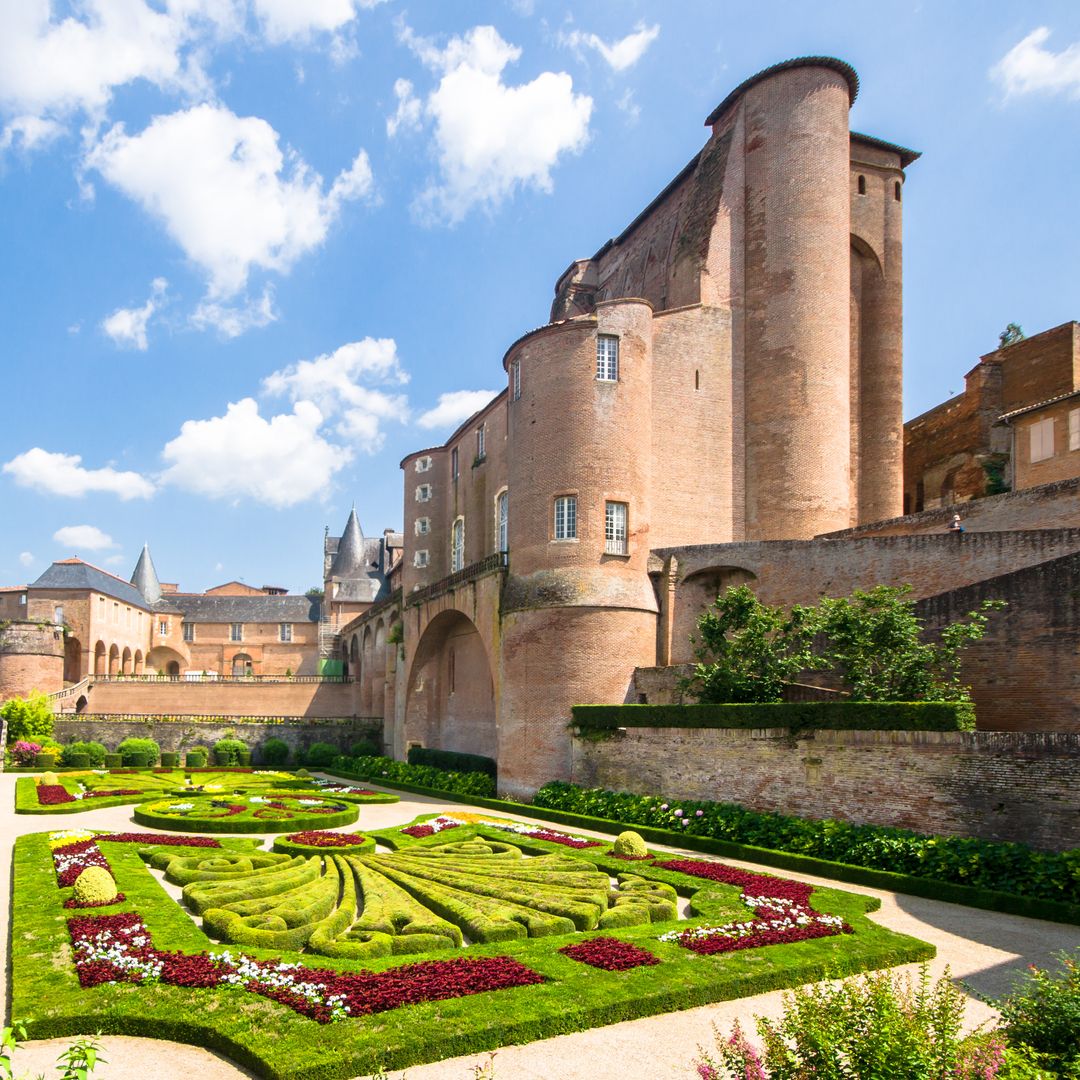 Jardines del palacio de Berbie en la ciudad de Albi, Francia