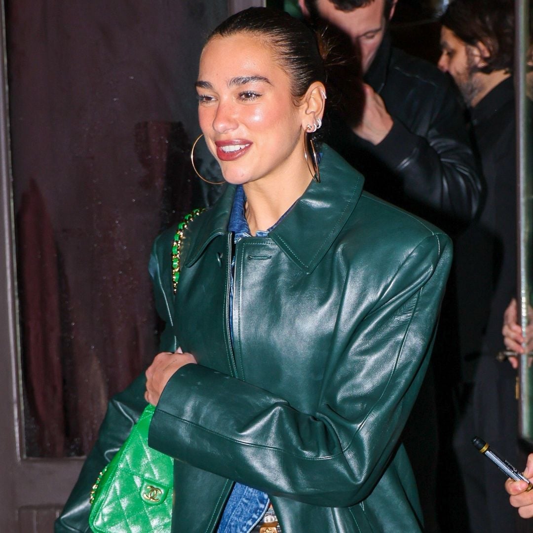 Dua Lipa luce con estilo las botas más deseadas de la temporada