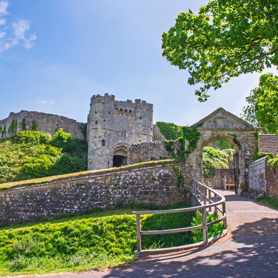 Entrada a Carisbrooke Castle, isla de Wight, Inglaterra, Reino Unido
