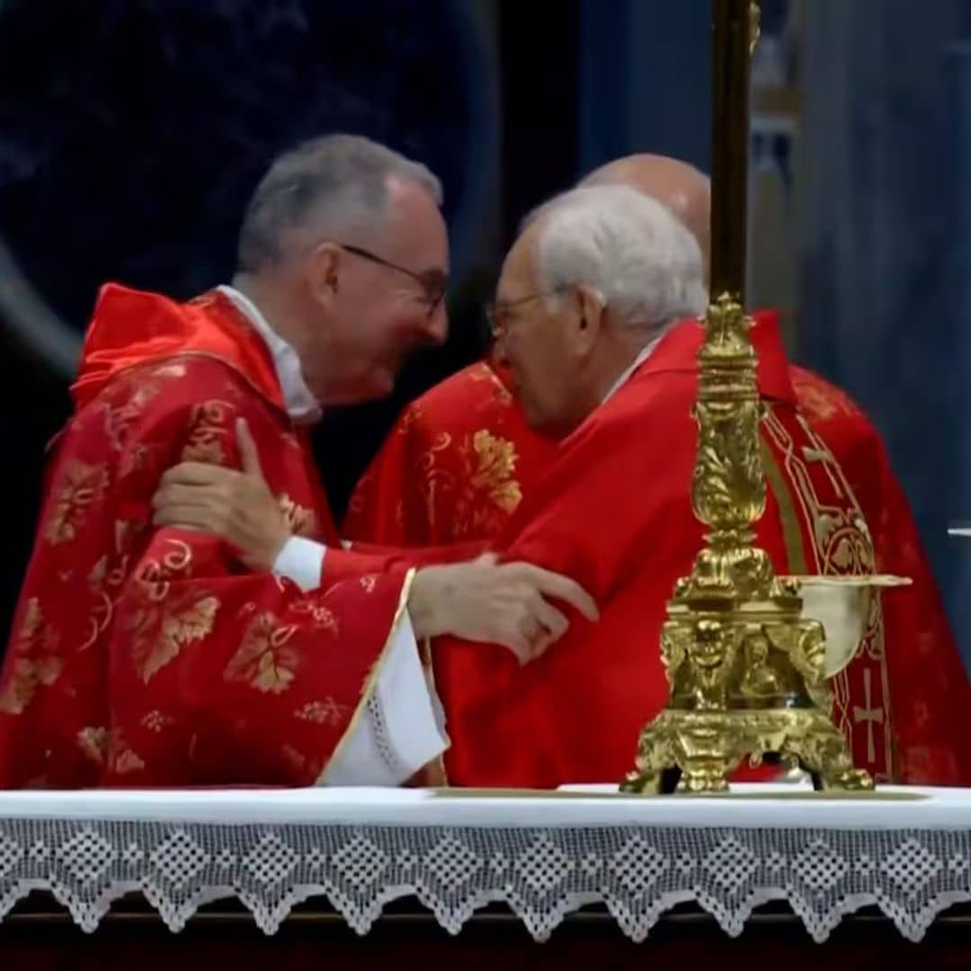 Tensión en el Vaticano: la frase captada entre Re y Parolin que agitó el arranque del Cónclave