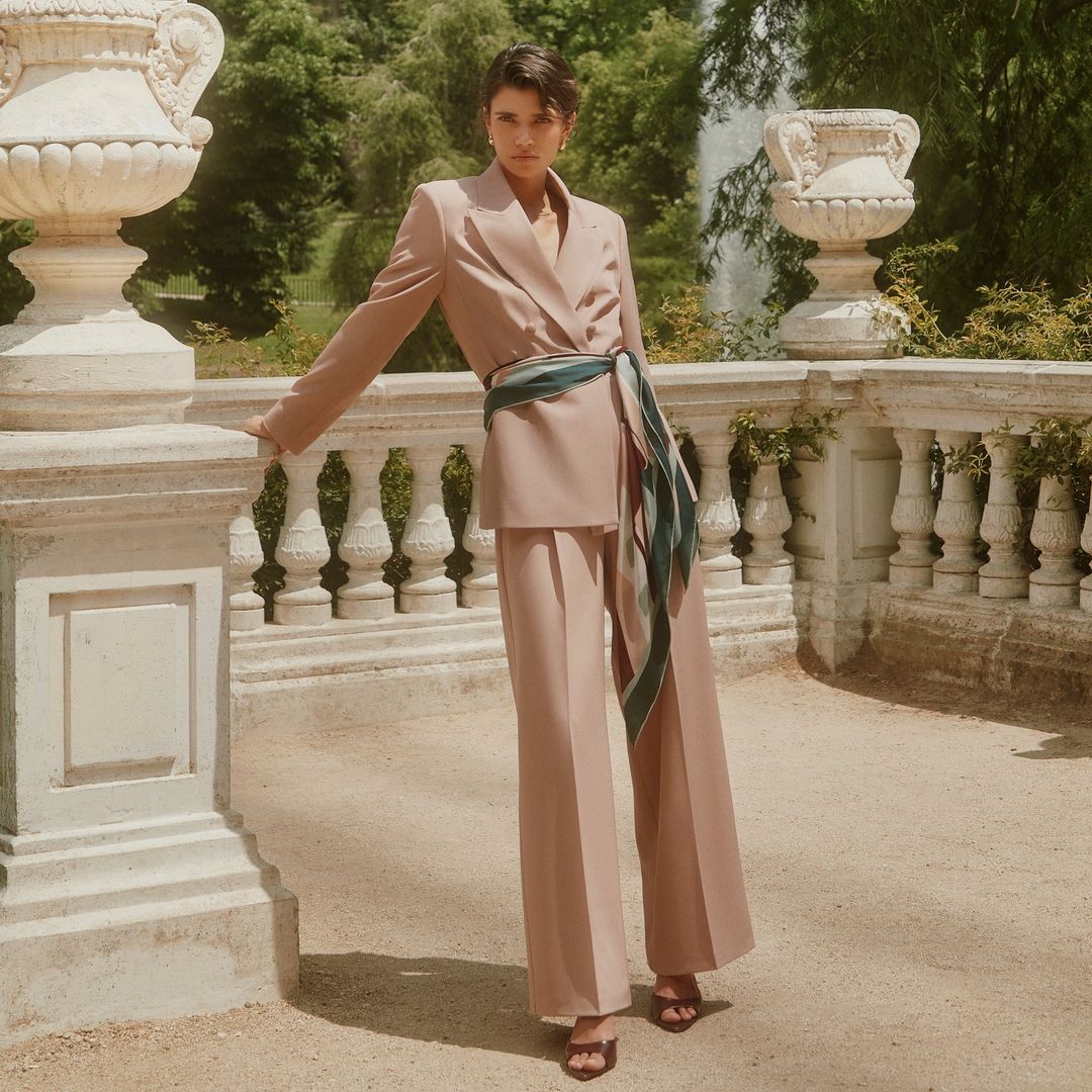 Trajes de chaqueta de mujer para bodas de otoño: el secreto de las invitadas más estilosas
