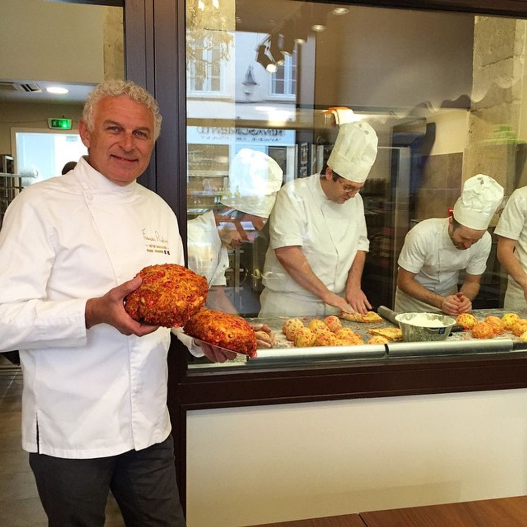 François Pralus, maestro chocolatero y repostero, famoso por sus pralulines, unos exquisitos brioches elaborados con almendras de rosas, Lyon, Francia