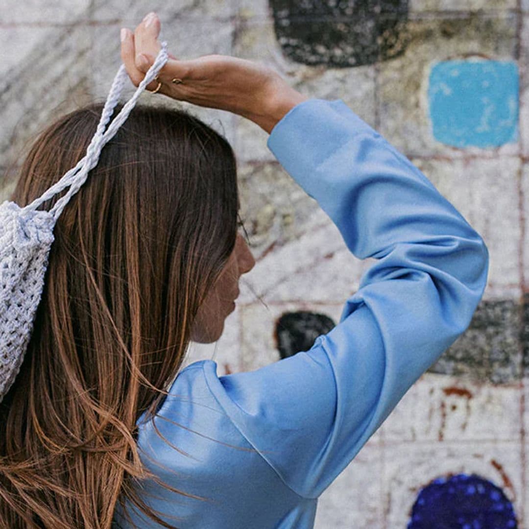 Bolsos de 'crochet', el truco de las estilistas para vestir bien en la playa y en la ciudad