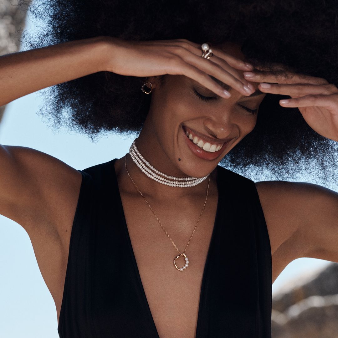 Por qué las perlas jamás pasan de moda y consiguen elevar cualquier look de verano