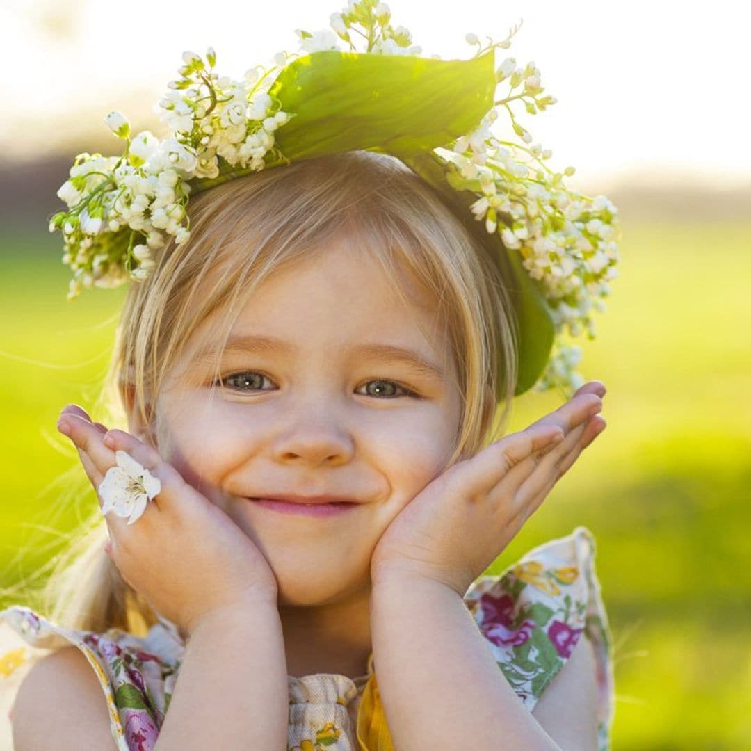 Cómo hacer una diadema con flores naturales o artificiales
