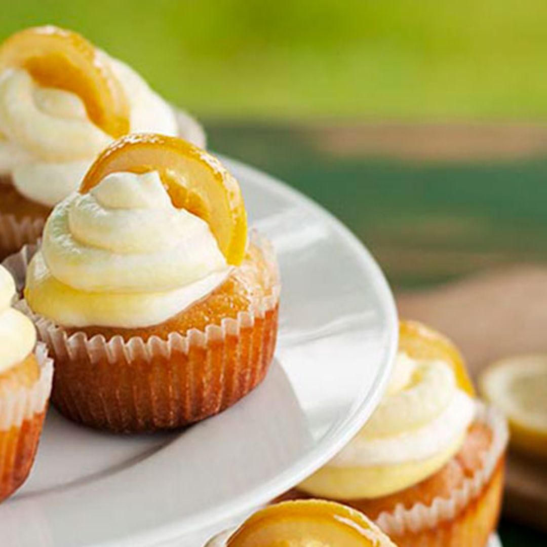 Muffins de piña con cobertura de crema de limón