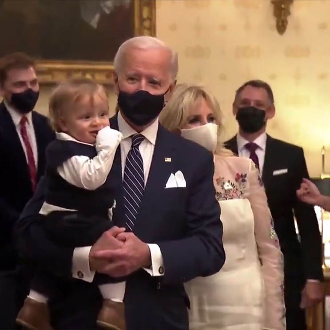 ¡Adorable! El nieto de Biden, Beau, hipnotizado con la actuación de Demi Lovato