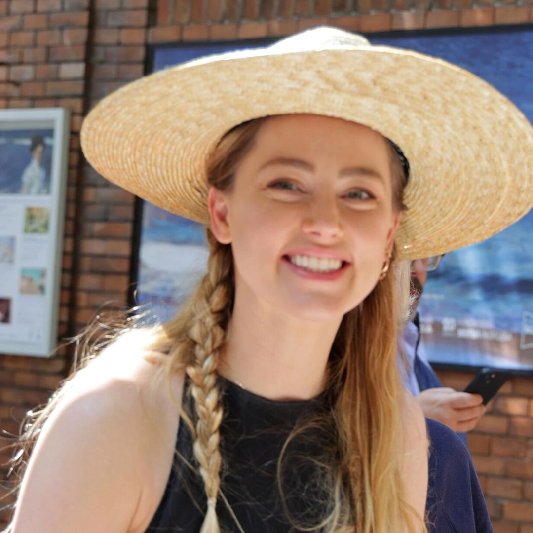 Gracias a su perfecto dominio del español, Amber Heard se adapta a su nueva vida en España