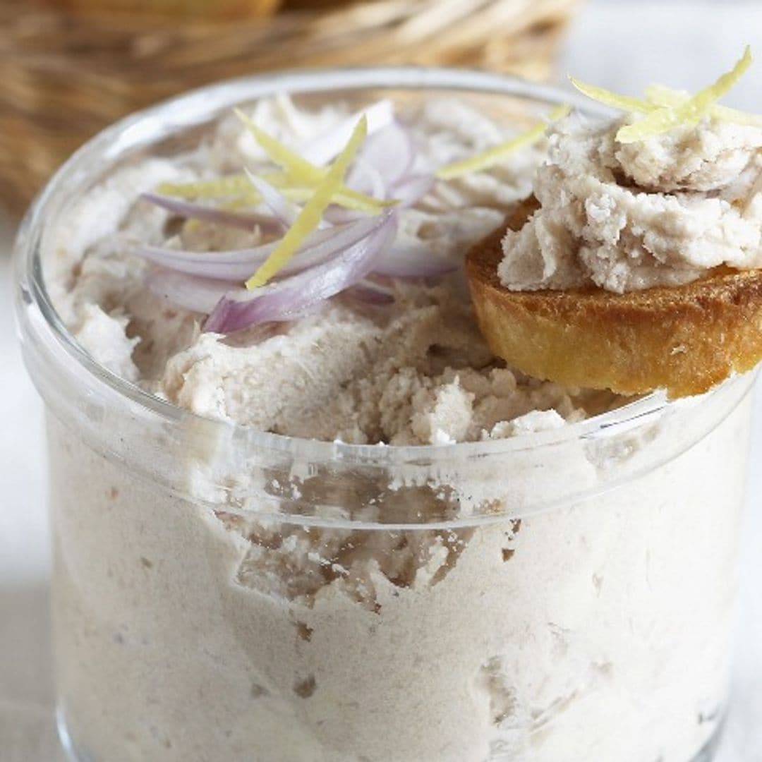 Canapés con paté de bonito