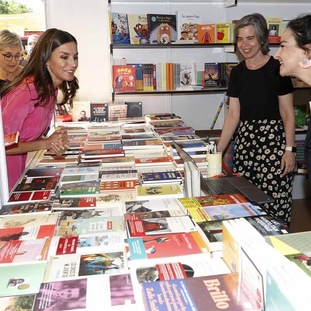 La guía de lectura de la reina Letizia en la Feria del Libro: novela, fotoperiodismo y cine