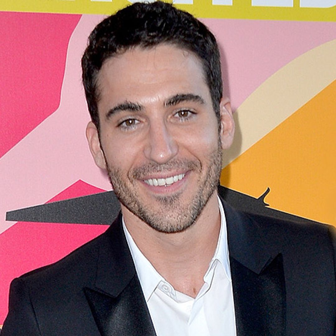 El divertido momento de Miguel Ángel Silvestre 'flirteando' con una periodista