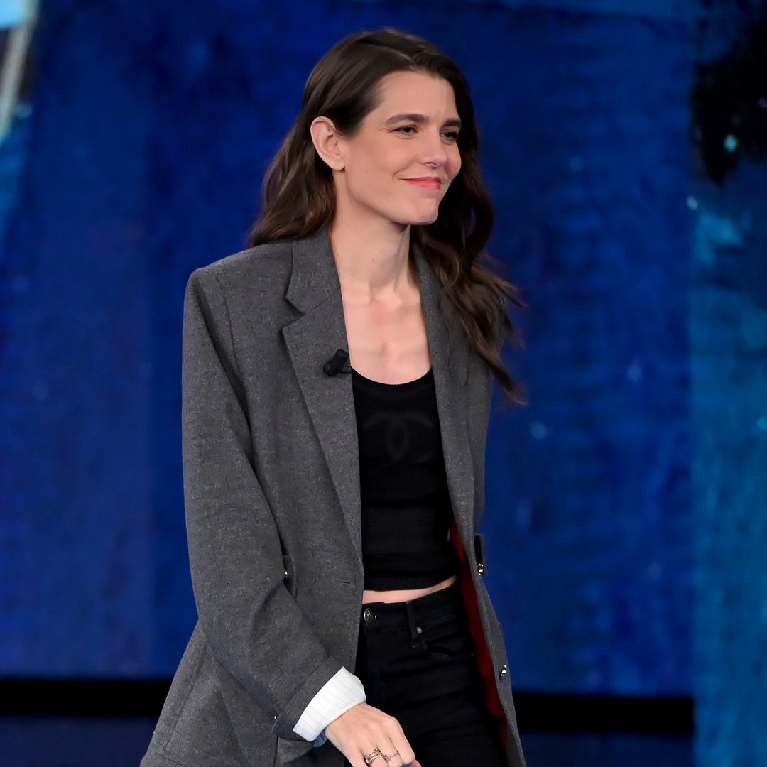 Carlota Casiraghi y su guía fácil para llevar 'crop top' a partir de los 40 con elegancia