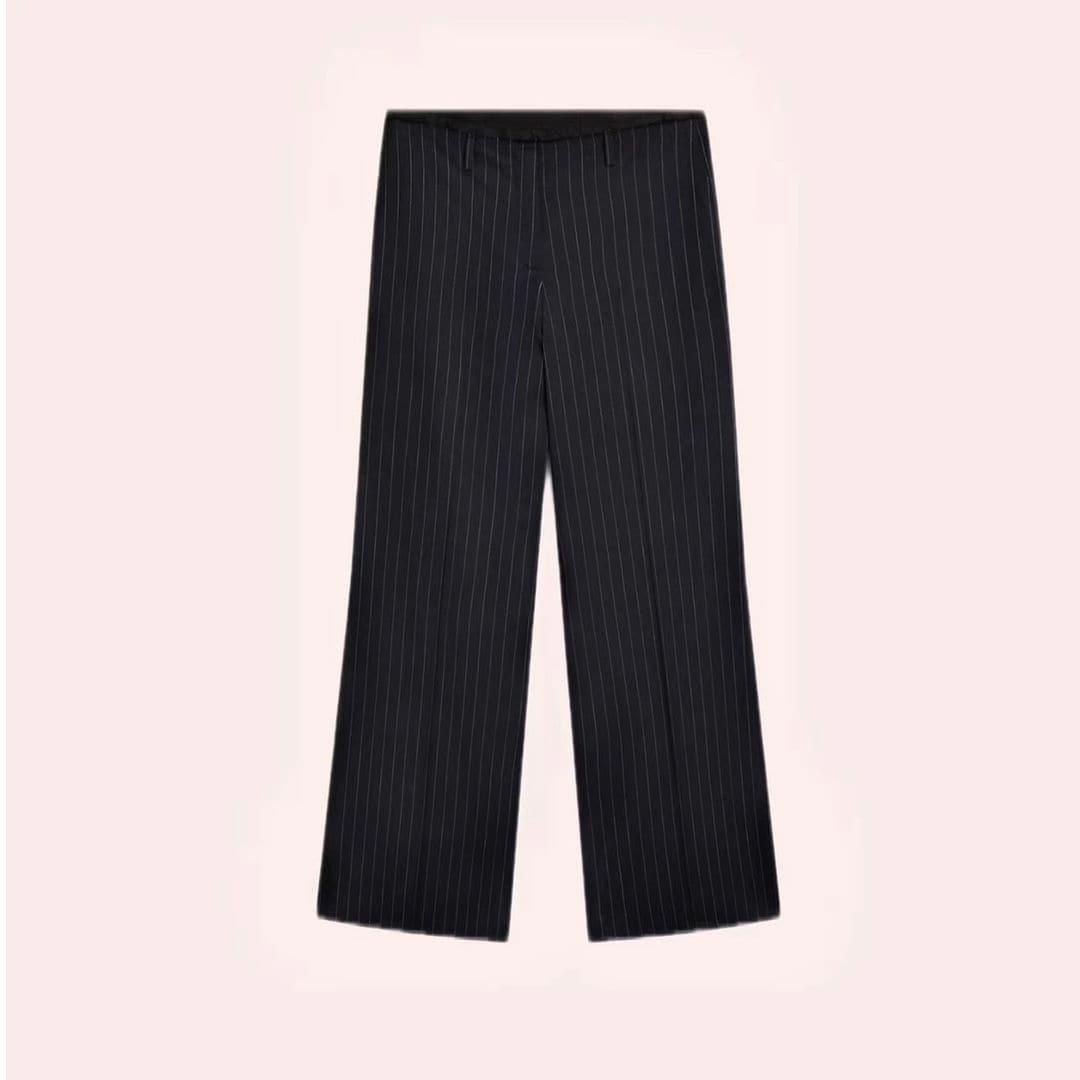El pantalón de raya de Massimo Dutti que impone estilo