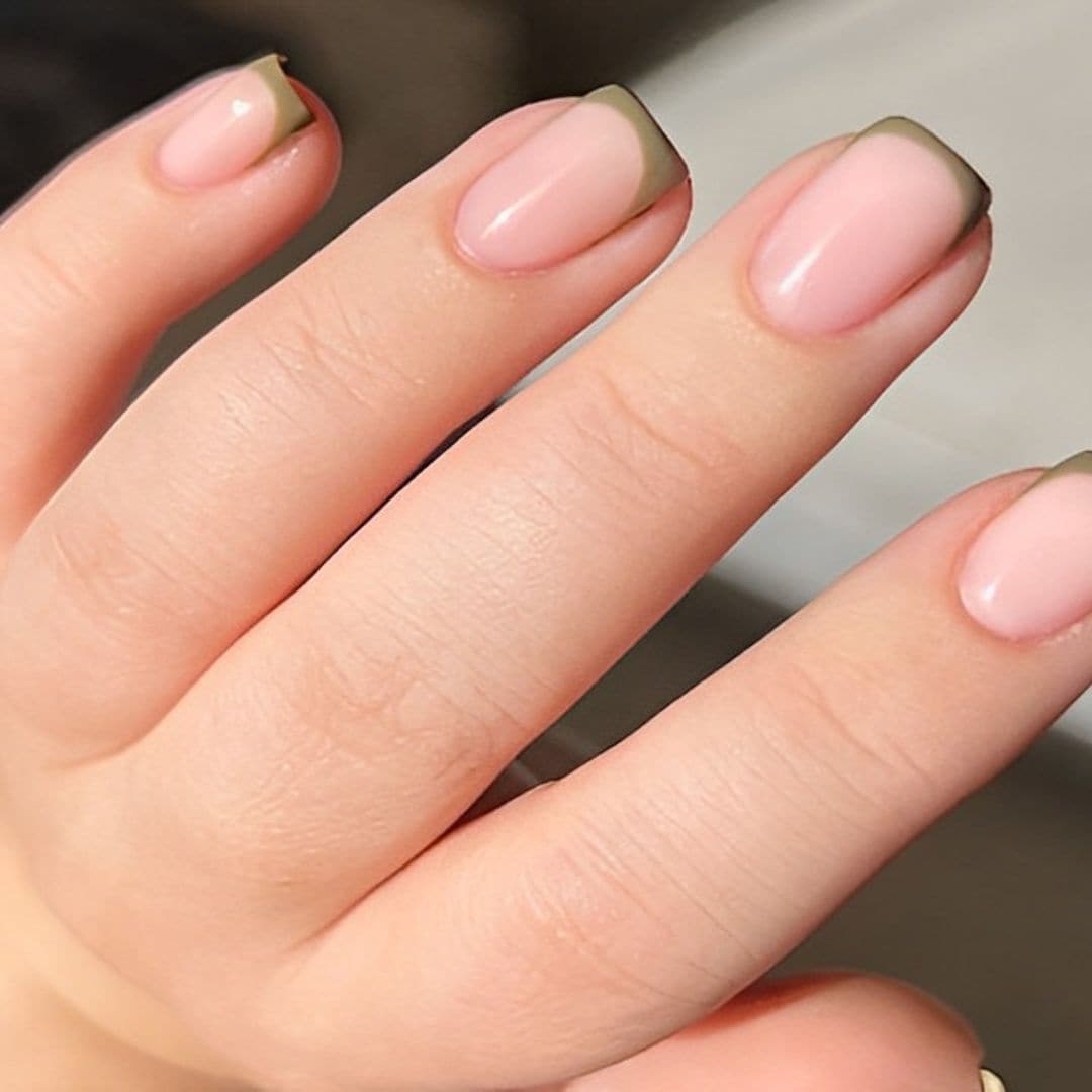 'Micro french' es la manicura minimalista que te encantará si tienes las uñas cortas
