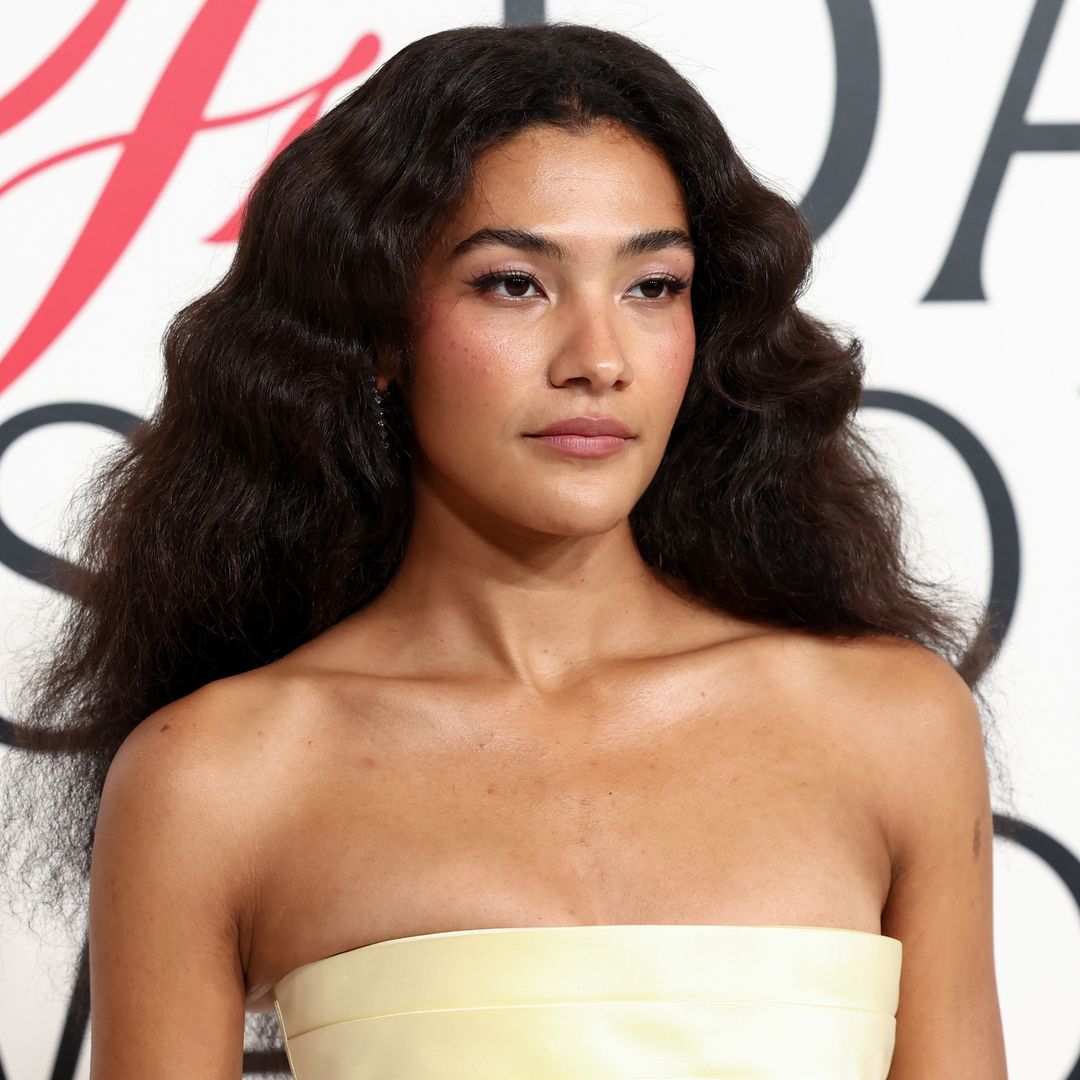 Olivia Dean tiene el atuendo más 'chic' del invierno