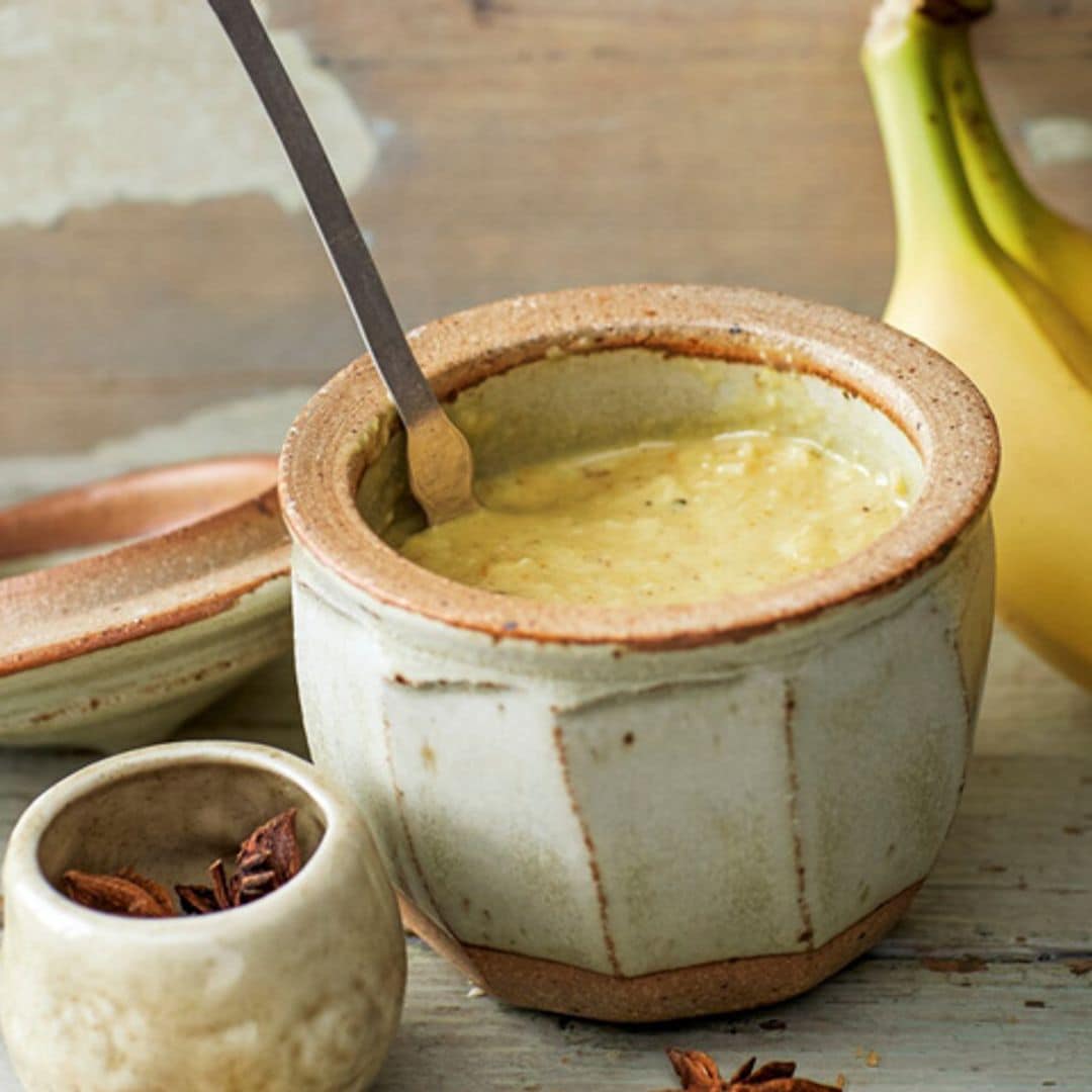 Crema de plátano con curry, cardamomo y anís