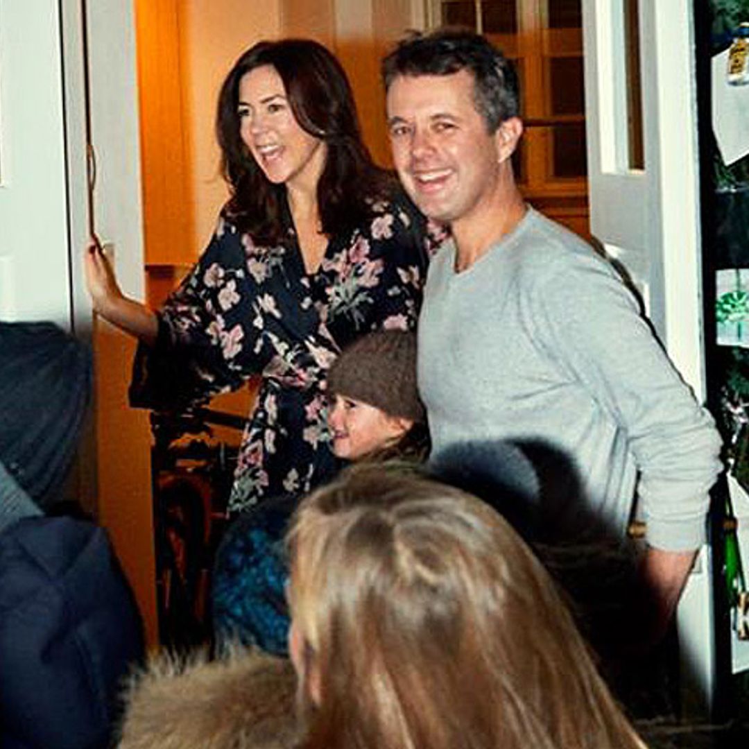 ¿Has visto alguna vez a unos Príncipes recién levantados? Federico y Mary de Dinamarca, de celebración y en pijama