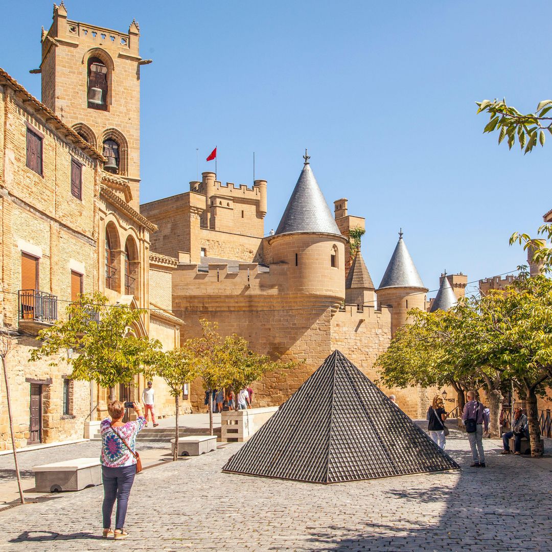 Plaza de Carlos III, Olite, Navarra.