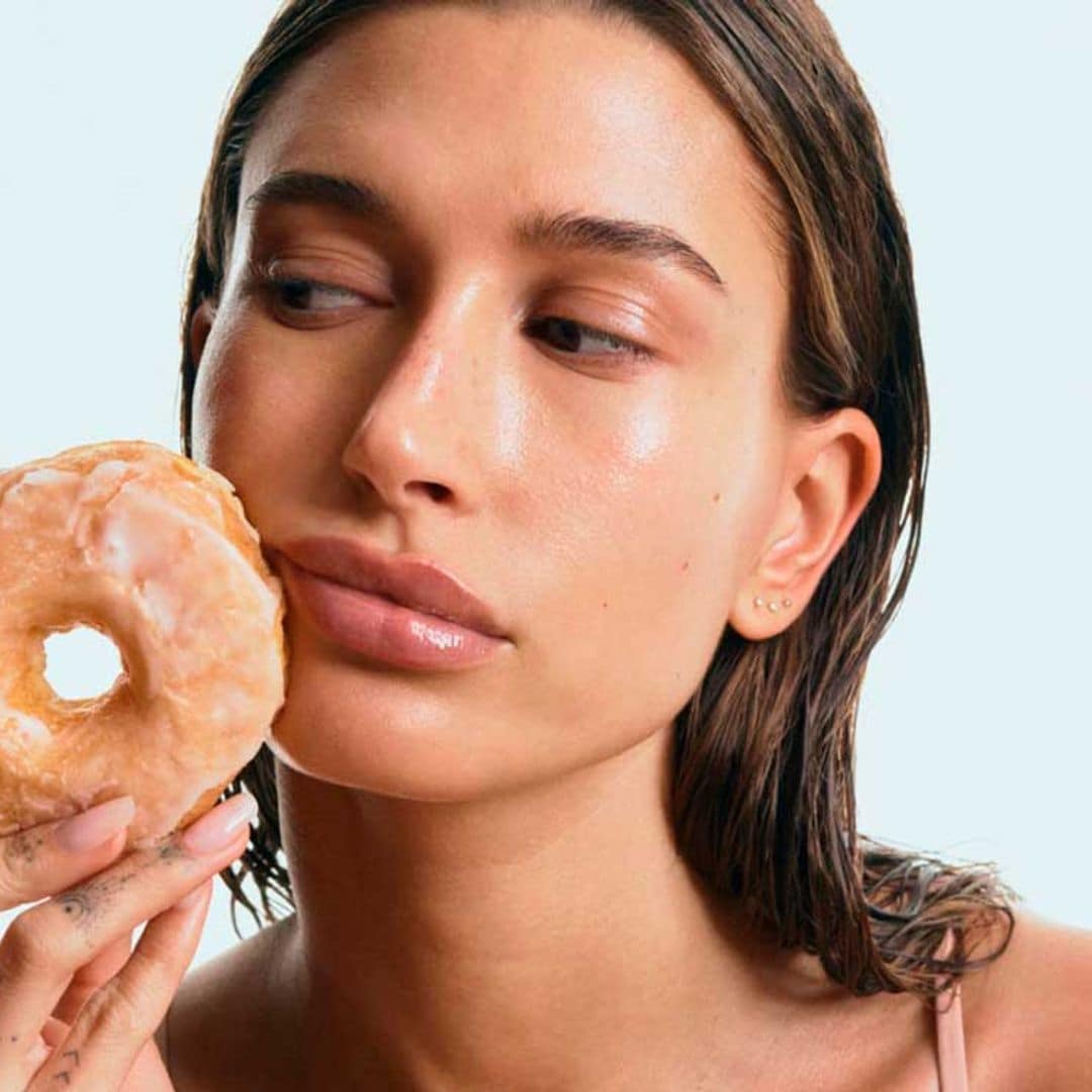 Los vicios confesables de la dieta de Hailey Bieber (desvelados por su madre)