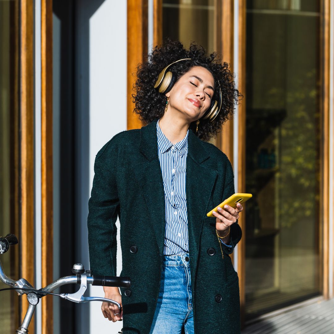Leticia Martín Enjuto, psicóloga: "Las canciones de la adolescencia abren una puerta emocional que creíamos cerrada, pero que en realidad solo estaba en silencio"