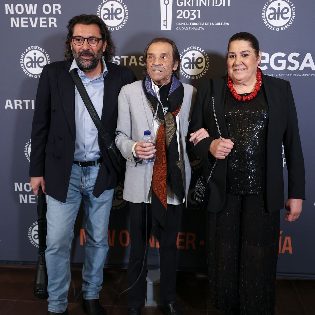 Pepe Habichuela con su mujer, la bailaora Amparo Niño, y su hijo, José Miguel Carmona, el 8 de abril de 2026 en Madrid