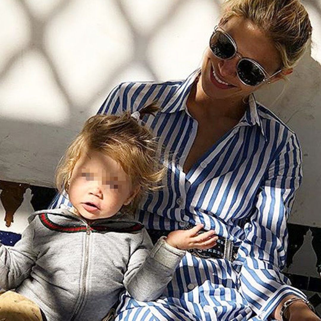 La simpática forma de posar de Francesca, hija de Carla Pereyra
