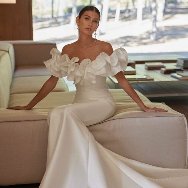 Vestidos de novia con los hombros al aire Rosa Clará