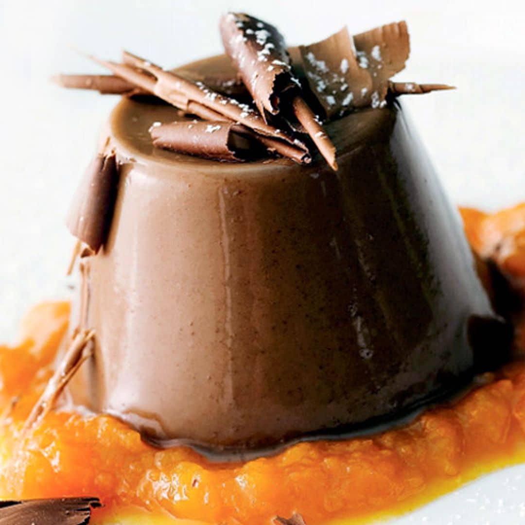 'Panna cotta' de chocolate y coco con compota de calabaza