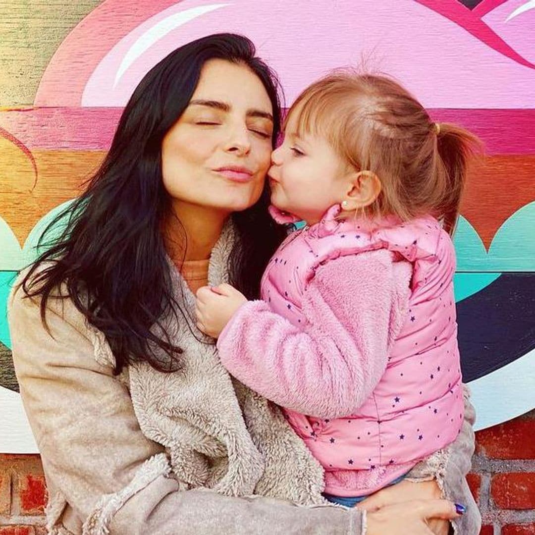 Aislinn Derbez revela que, tras ser mamá, su salud mental se convirtió en prioridad