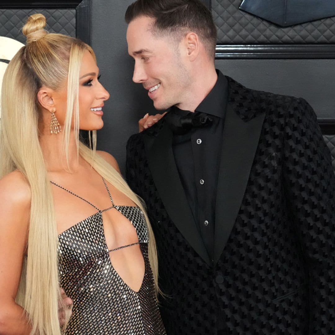 Paris Hilton reaparece en los Grammy tras convertirse en madre por primera vez