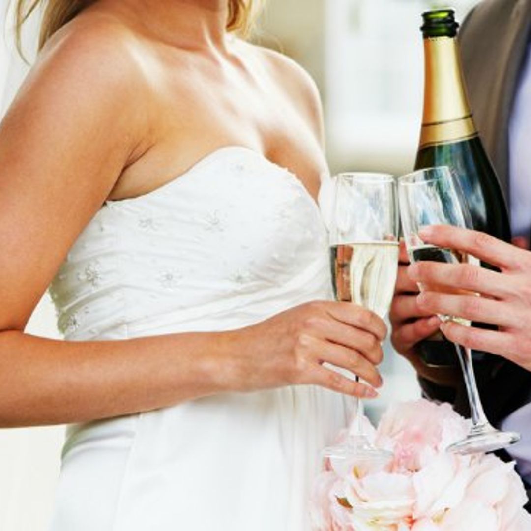 Un brindis 'delicatessen' por los novios