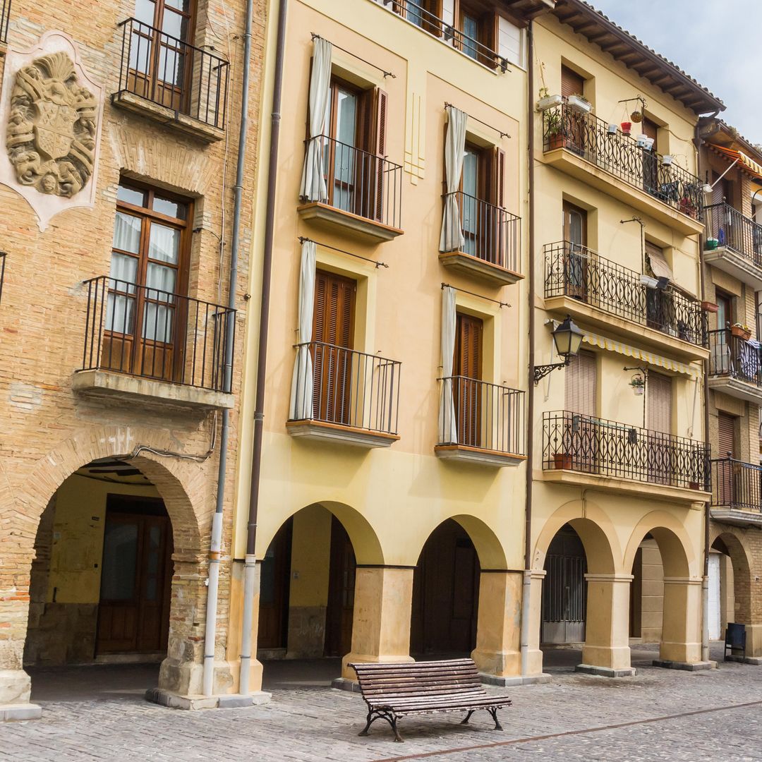 Plaza de Santiago o del Mercado, Estella, Navarra
