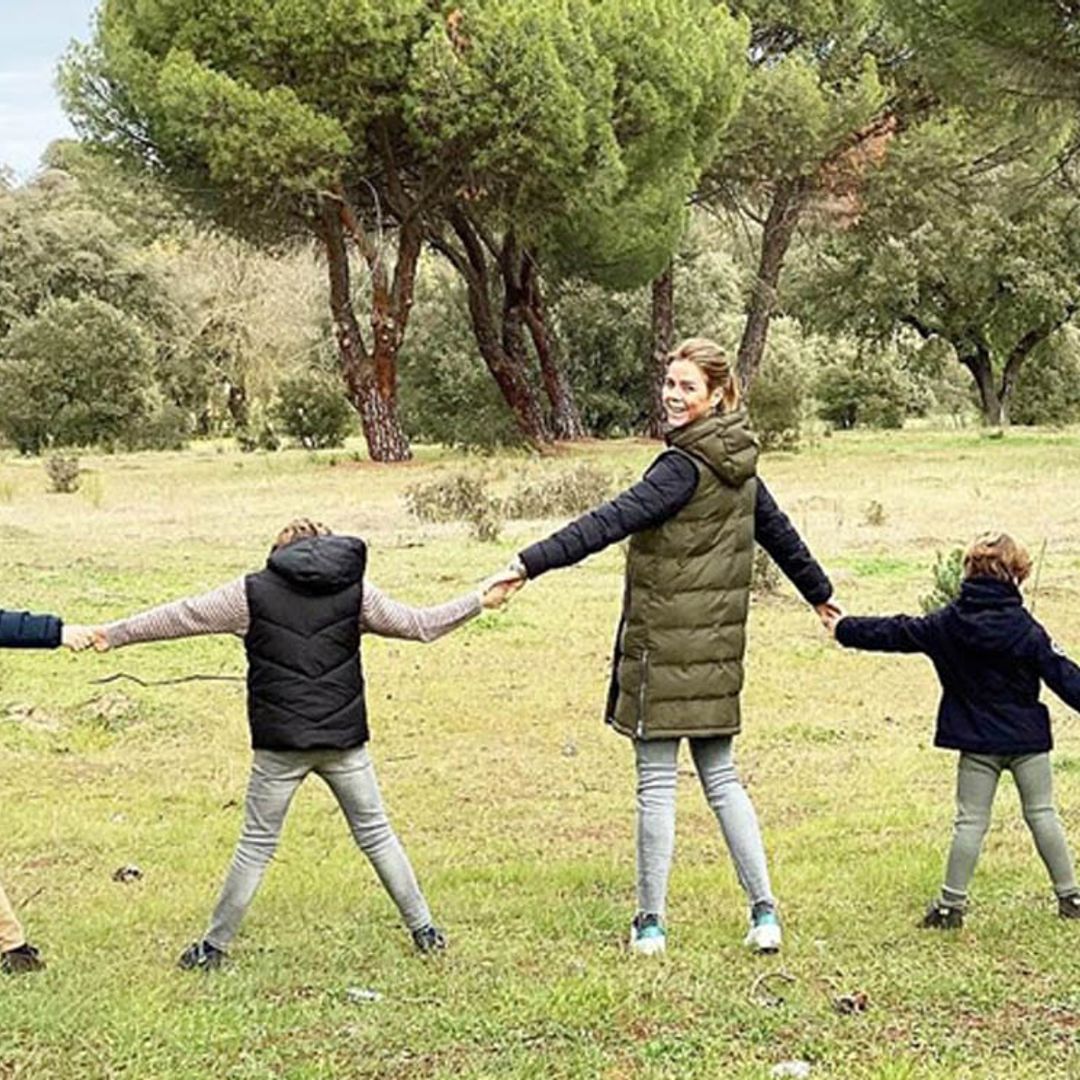 Carreras de bicis y paseos por la naturaleza, el mejor plan familiar de Amelia Bono