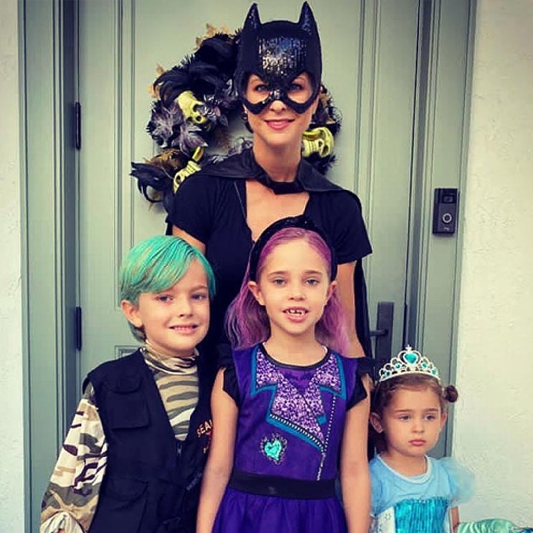 'Catwoman', una rockera... Magdalena de Suecia se disfraza con sus hijos