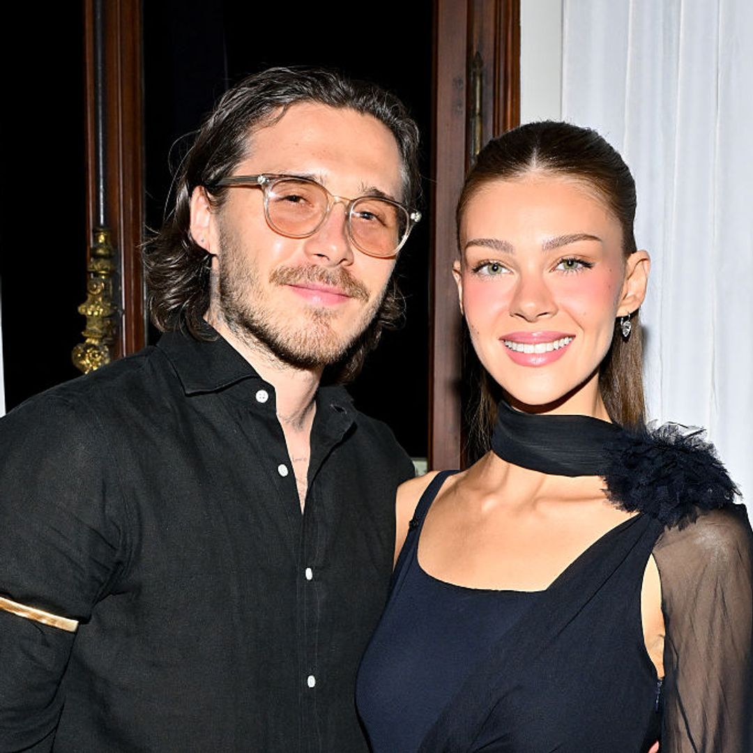 Nicola Peltz, arropada por Brooklyn Beckham, revoluciona el Festival Venecia pese al pequeño contratiempo por culpa de Faye Dunaway