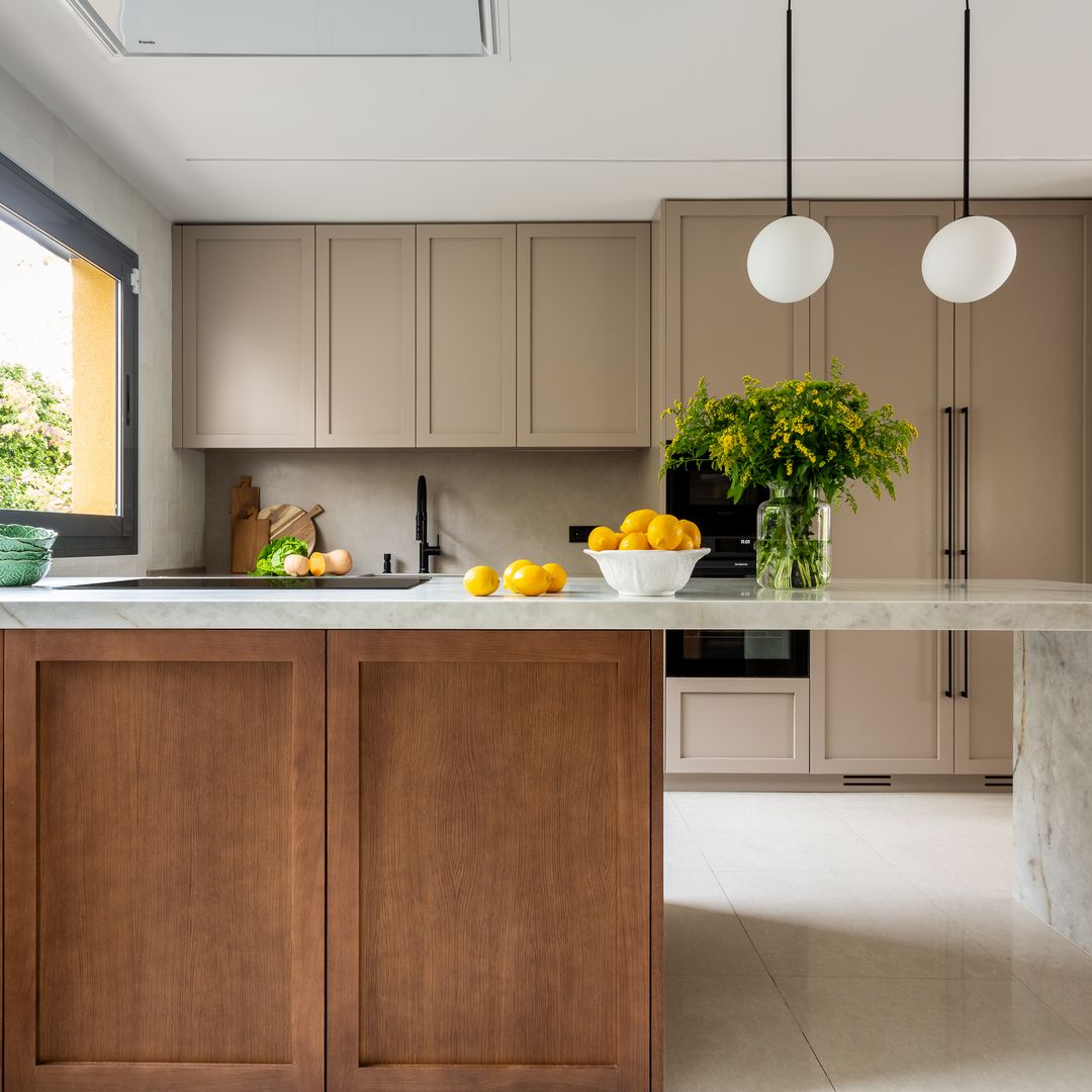 Cocinas de madera: un clásico que regresa con fuerza en 2025