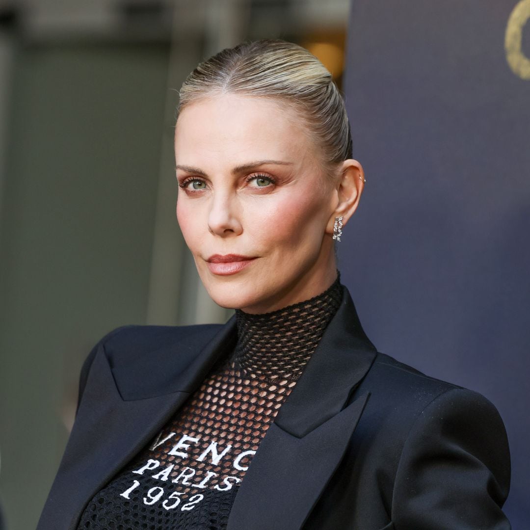 Charlize Theron (50): "En los momentos difíciles, la amistad no es un extra, es un salvavidas"